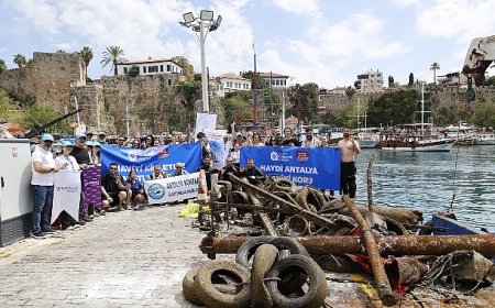 Büyükşehir’den Yat Limanı’nda deniz dip temizliği