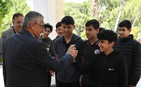 Öğrencilere önce yemek sonra zirvede kar keyfi