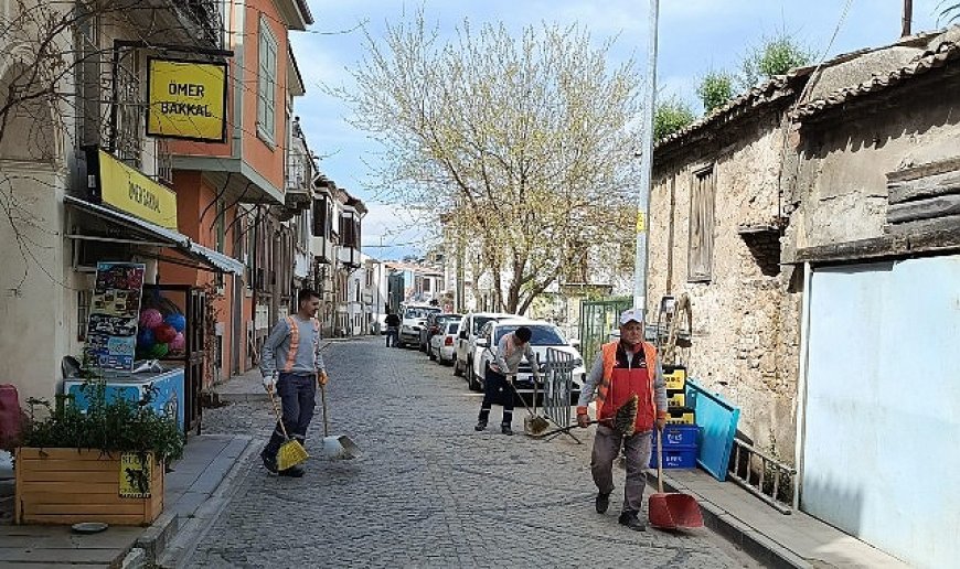 Ayvalık’ta Temizlik Seferberliği Sürüyor