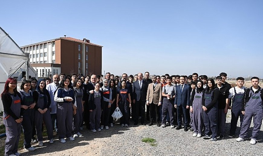 Milletvekili Baykan ve Başkan Altay Lise Öğrencileriyle Buluştu