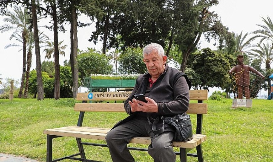 Emekle üretilen kent mobilyaları şehre değer katıyor