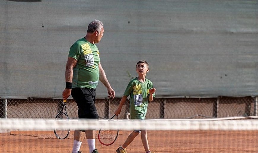 Yenişehir'de kuşaklar kortta buluştu