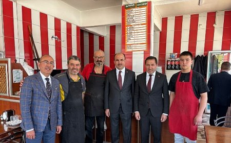 Başkan Altay, Başkan Kılca, Başkan Kavuş, Karaman Caddesi’nde Esnaf ve Vatandaşlarla Buluştu