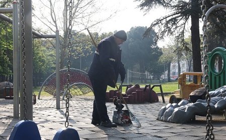 Osmangazi Belediyesi’nden Parklara Günlük Bakım Dokunuşu