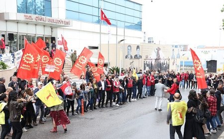 Çiğli’de 1 Mayıs Coşkusu: Başkan Yıldız Emekçilerle Omuz Omuza