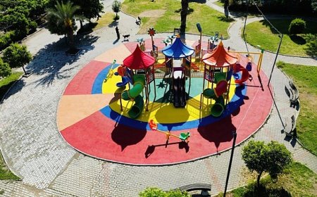 Narlıdere’de Oyun Parkı Zeminleri Yenileniyor
