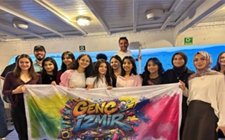 Genç İzmir gönüllüleri, Bergama Vapuru’nda buluştu
