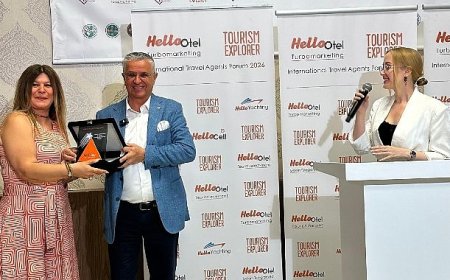 Başkan Topaloğlu, forumda acentecilerle bir araya geldi
