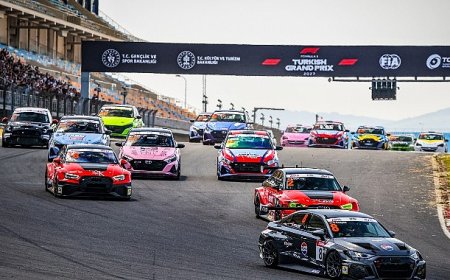 Pistte İlk Yarışlar Büyük Çekişmeye Sahne Oldu