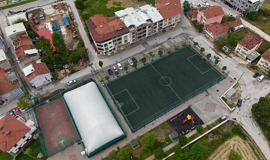 Gemlik’te Halı Sahalar Yenilendi