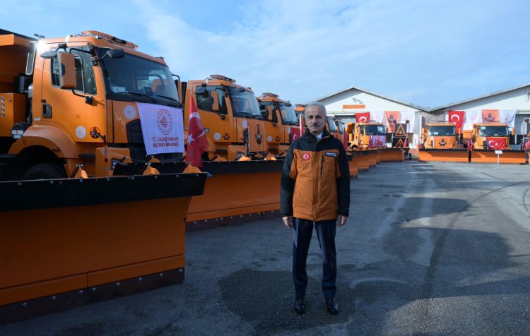 Yolların kahramanları kışa hazır… Karayolları makime parkı yenilendi