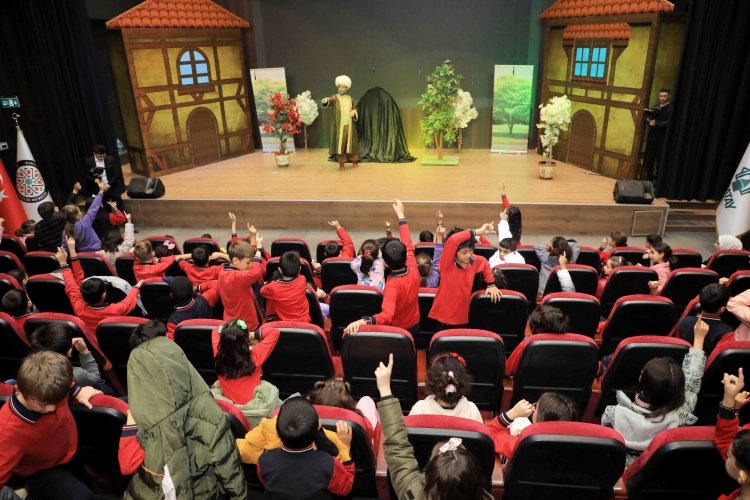 Konya Karatay’da öğrencilere tiyatro etkinliği